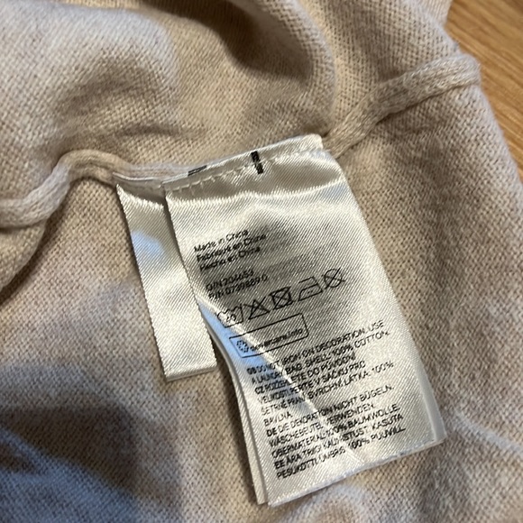 H&M Sequin Bunny Sweater - Picture 4 of 4